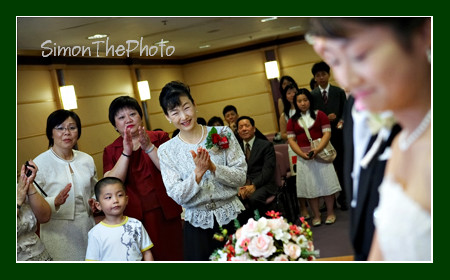 Yuka 's monther, Mrs Enomoto was so happy at the ceremony.